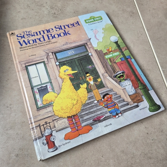 Sesame Street Other - 1983 Sesame Street Colorful Word Book